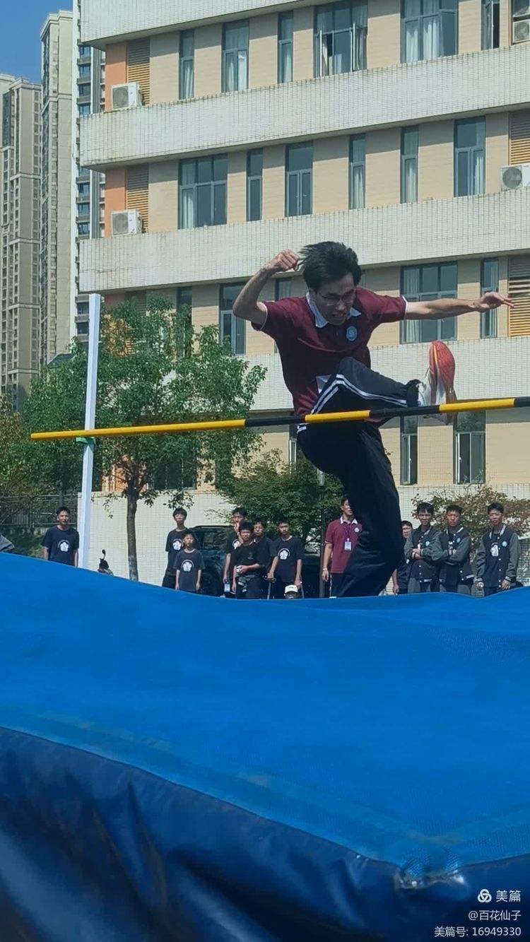 关于“飞跃”赛段:那些令人屏息的跳跃瞬间集锦的信息 关于“飞跃”赛段:那些令人屏息的跳跃瞬间集锦的信息