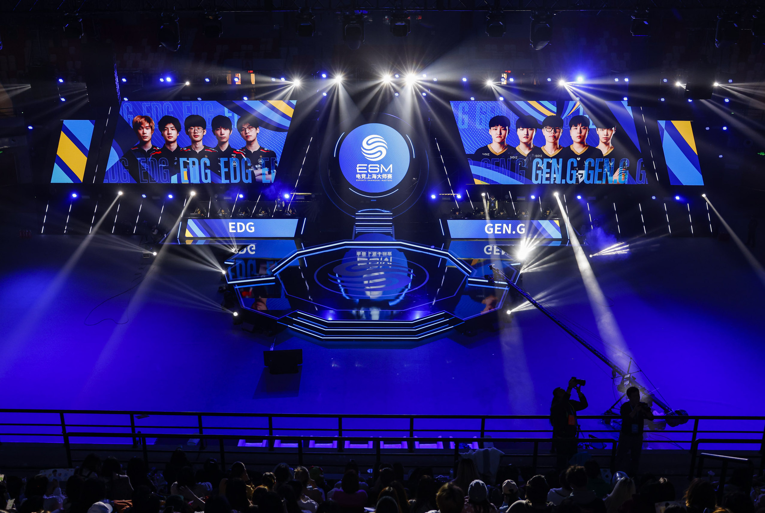 乐鱼体育网页-电竞赛事现场气氛火爆，粉丝尖叫不断的简单介绍