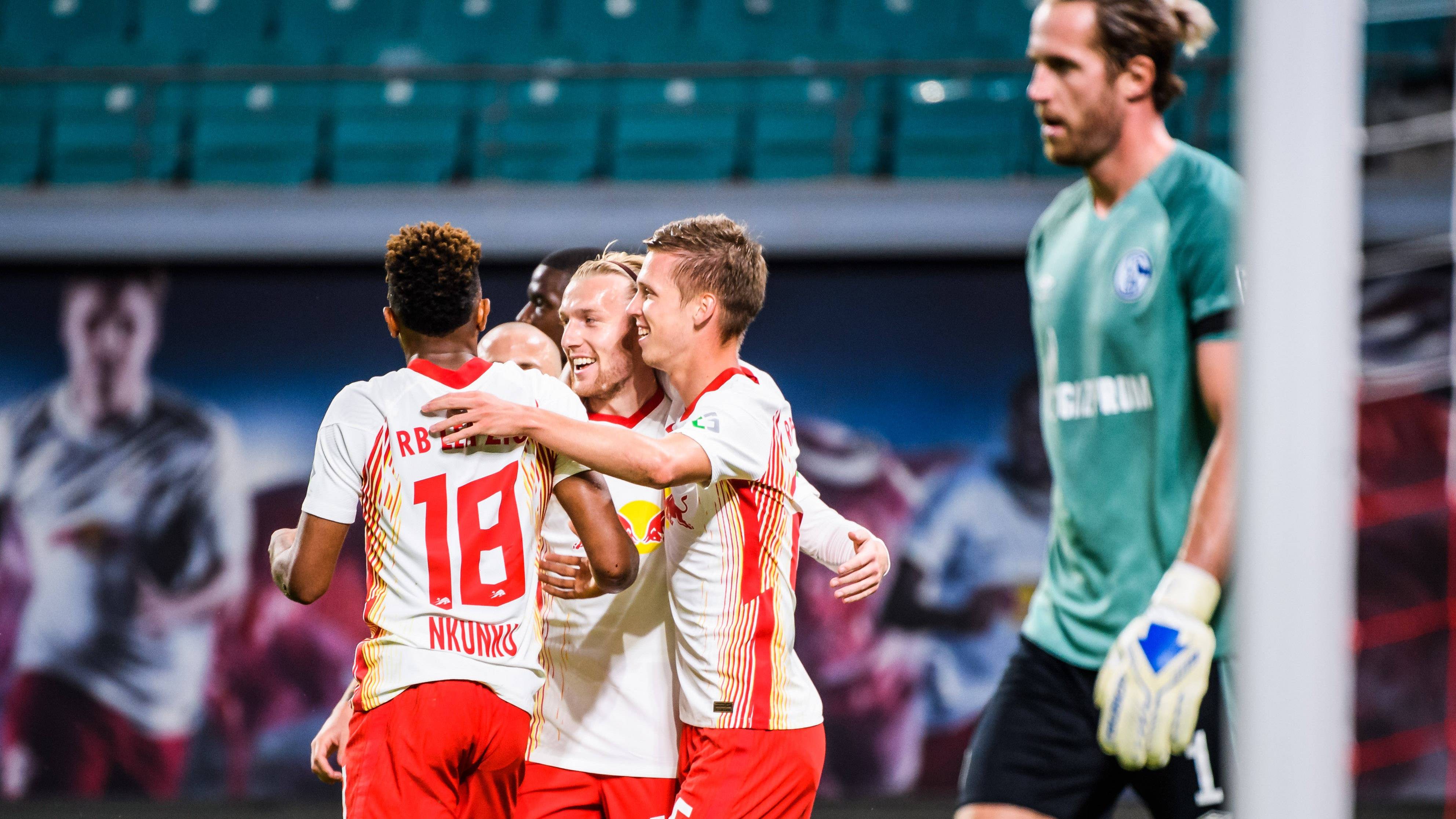 德甲对决,比分2-2,比赛节奏紧凑,关键逻辑:场均控球80%以上的简单介绍 德甲对决,比分2-2,比赛节奏紧凑,关键逻辑:场均控球80%以上的简单介绍