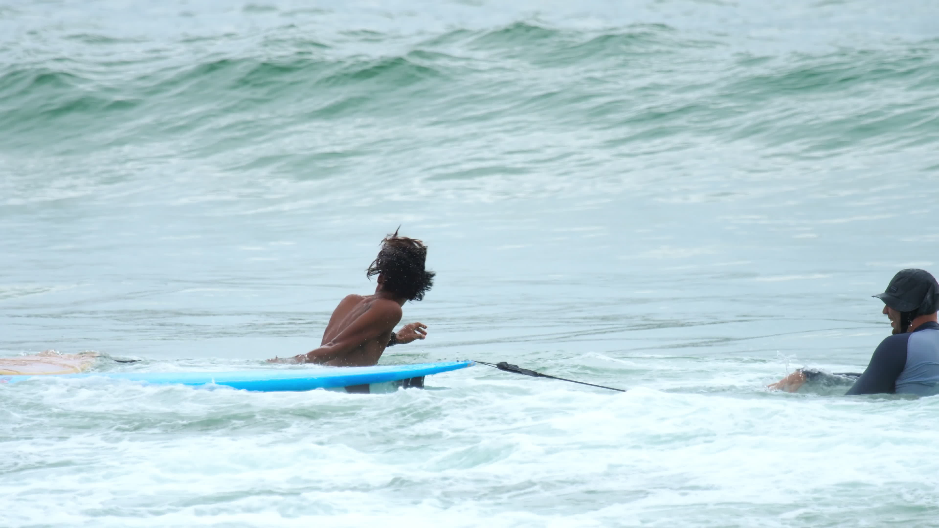 沙滩冲浪赛,海浪上的青春燃烧的简单介绍 沙滩冲浪赛,海浪上的青春燃烧的简单介绍
