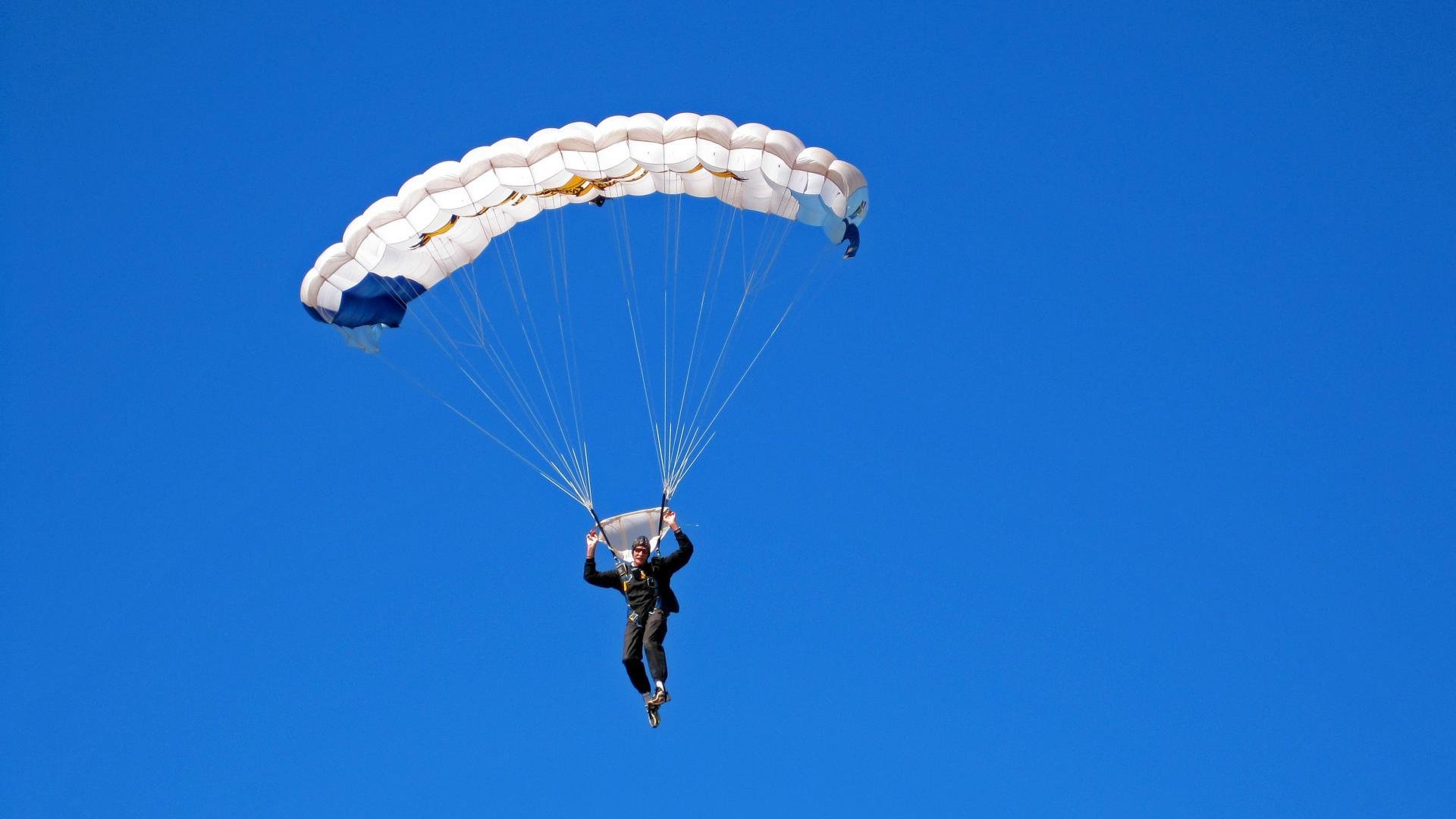 LeyuSports-从挫败到荣耀:逆境中的车手奋斗史